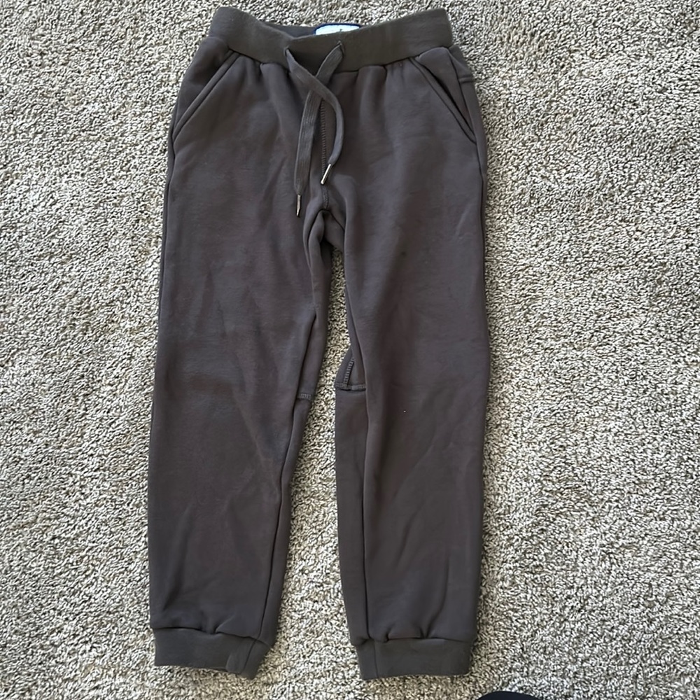 Properly tied sweatpants with pockets and drawstring